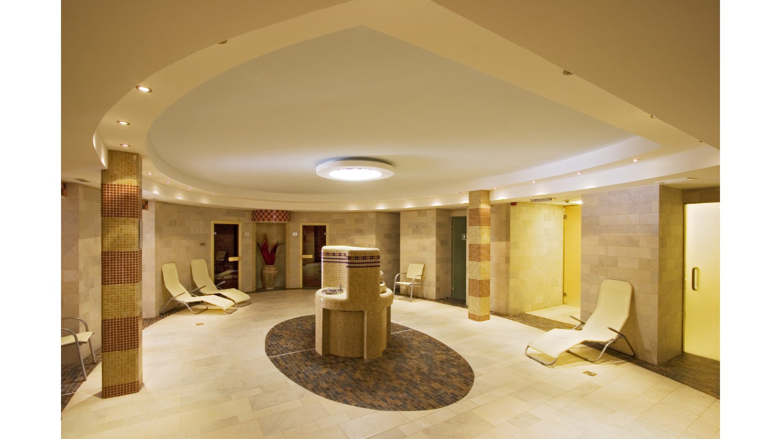 Rubin Wellness & Conference Hotel