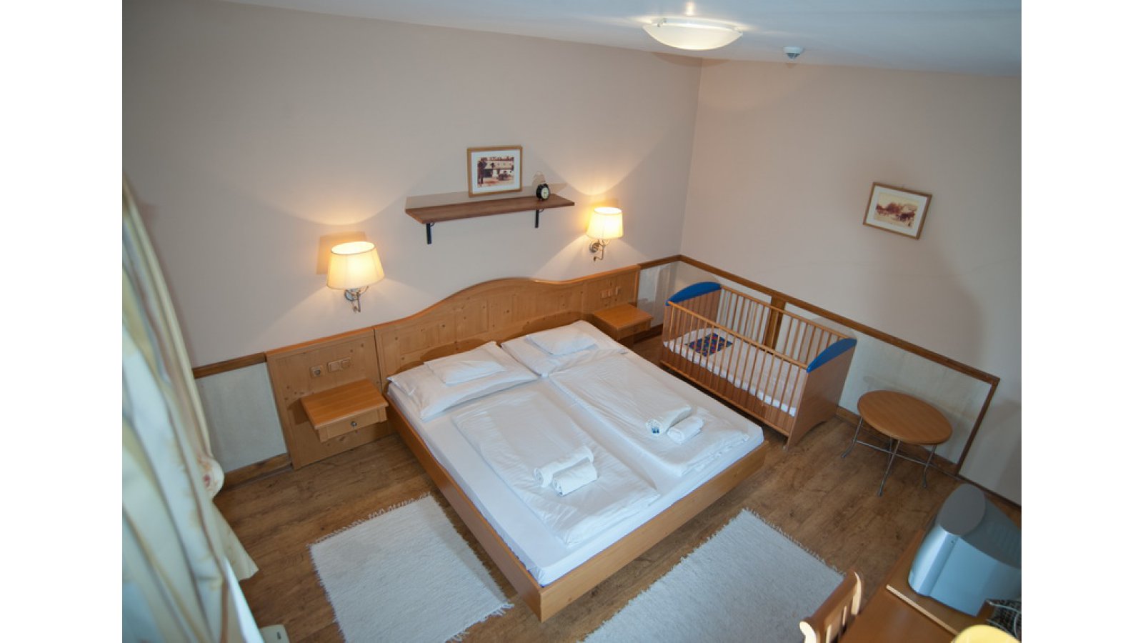 Gastland M1 Hotel, Étterem és Konferenciaközpont