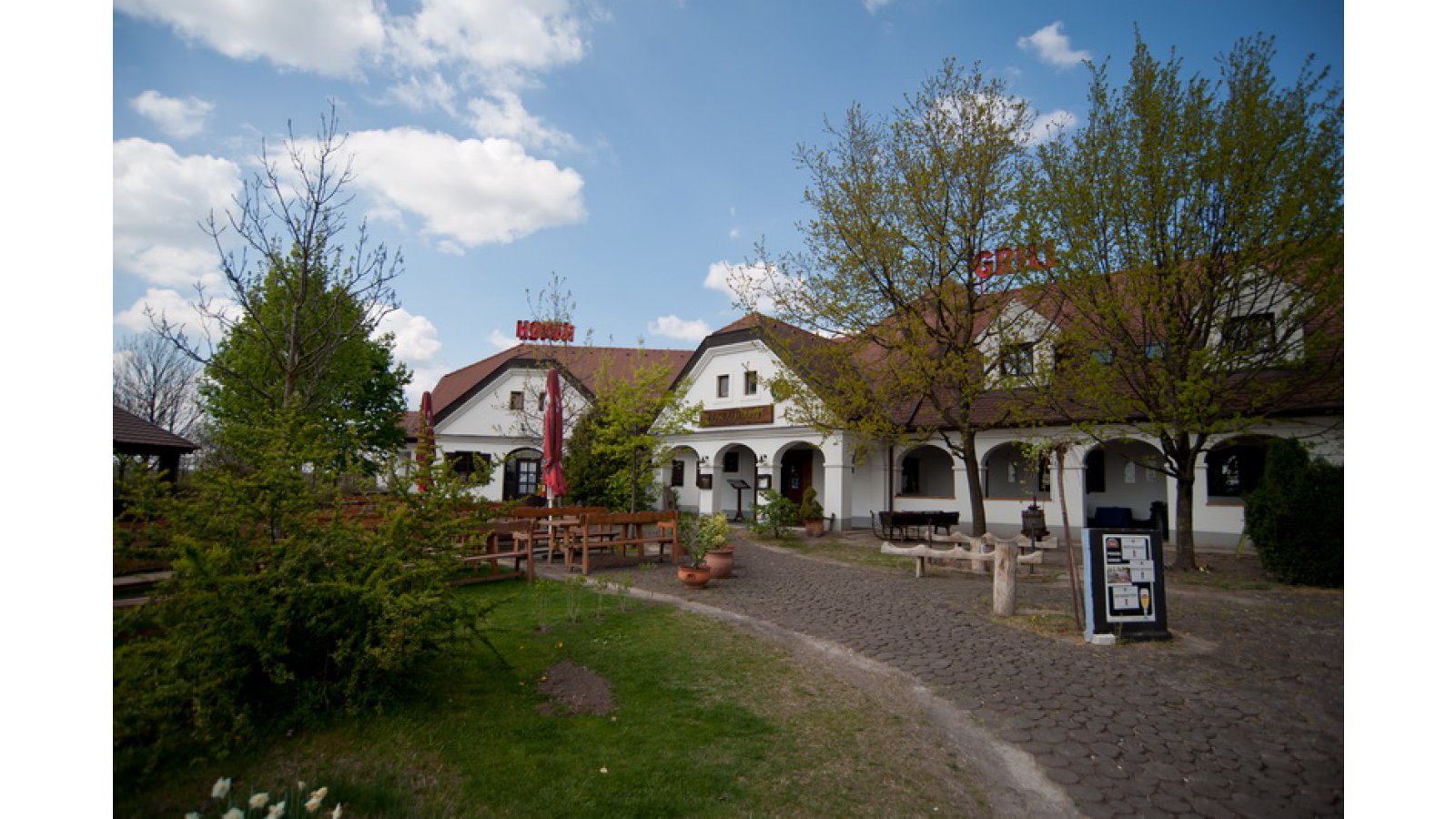 Gastland M1 Hotel, Étterem és Konferenciaközpont
