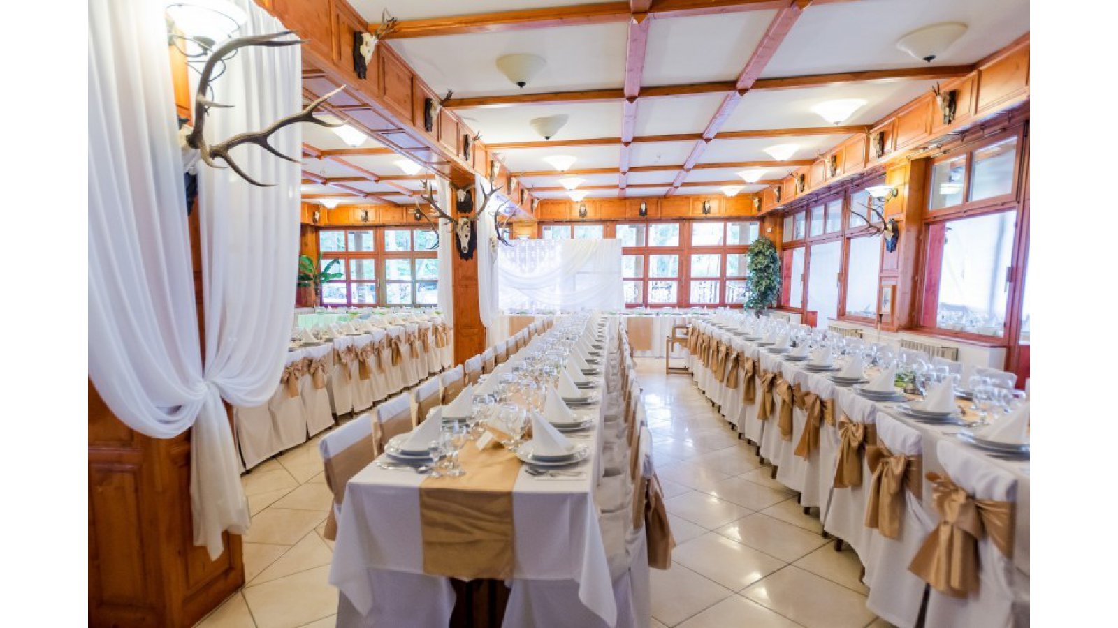 Kőkapu Vadászkastély és Hotel