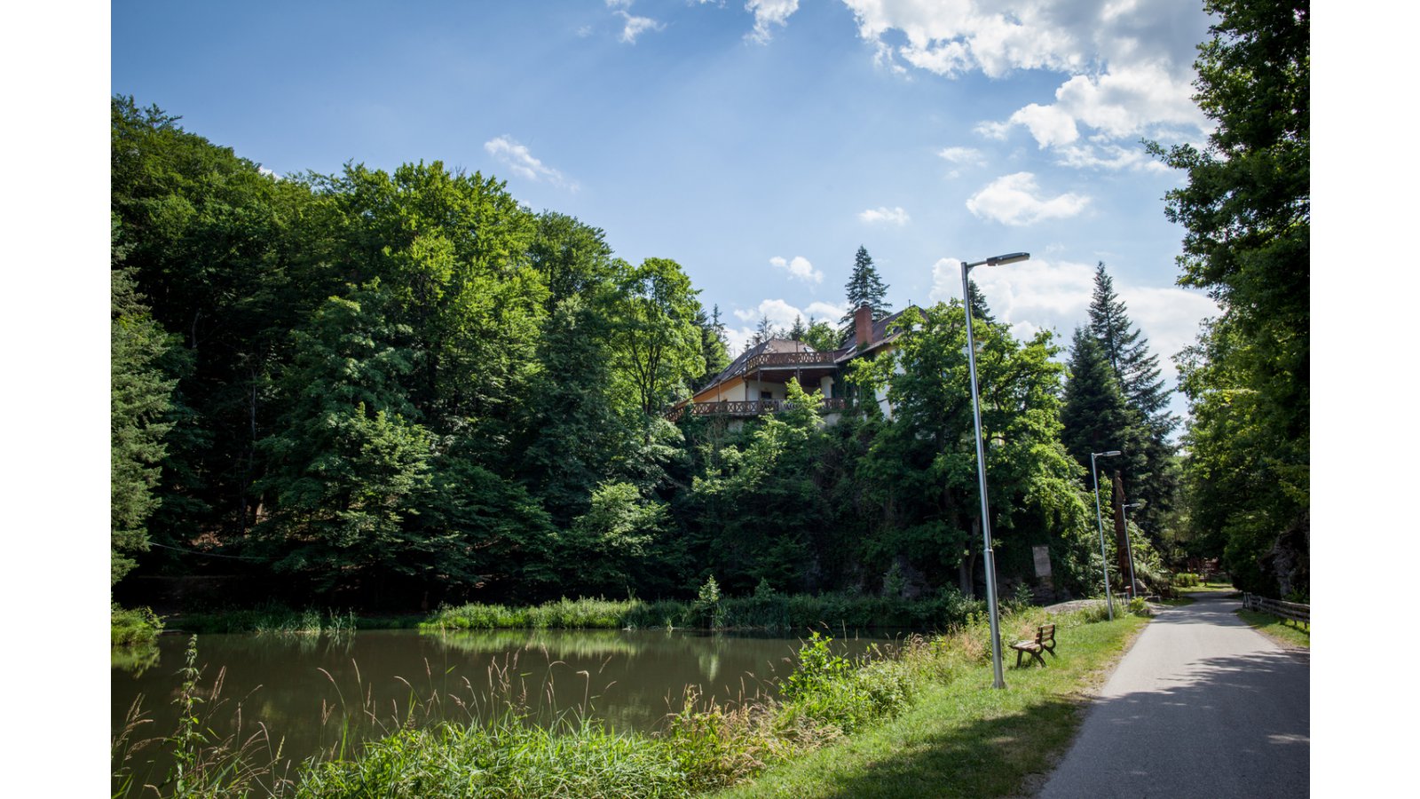 Kőkapu Vadászkastély és Hotel