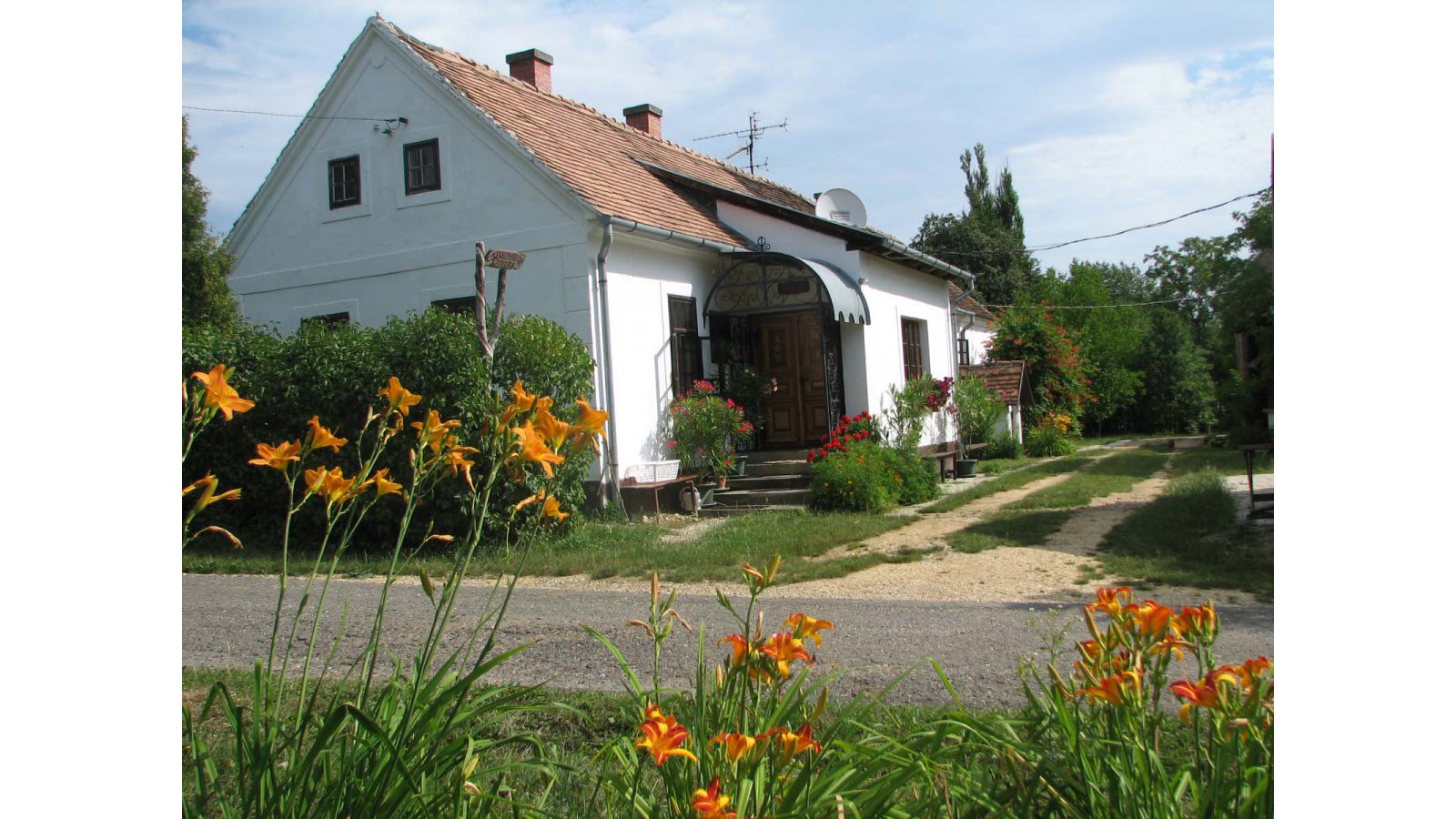 Cserépmadár szállás és Csinyálóház