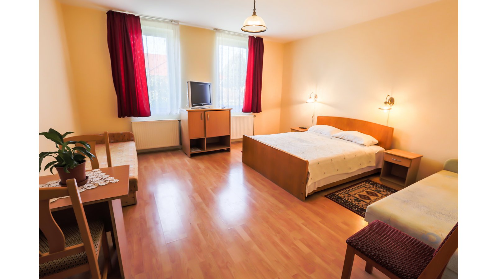 Festetich Kastély és Zsuzsanna Hotel