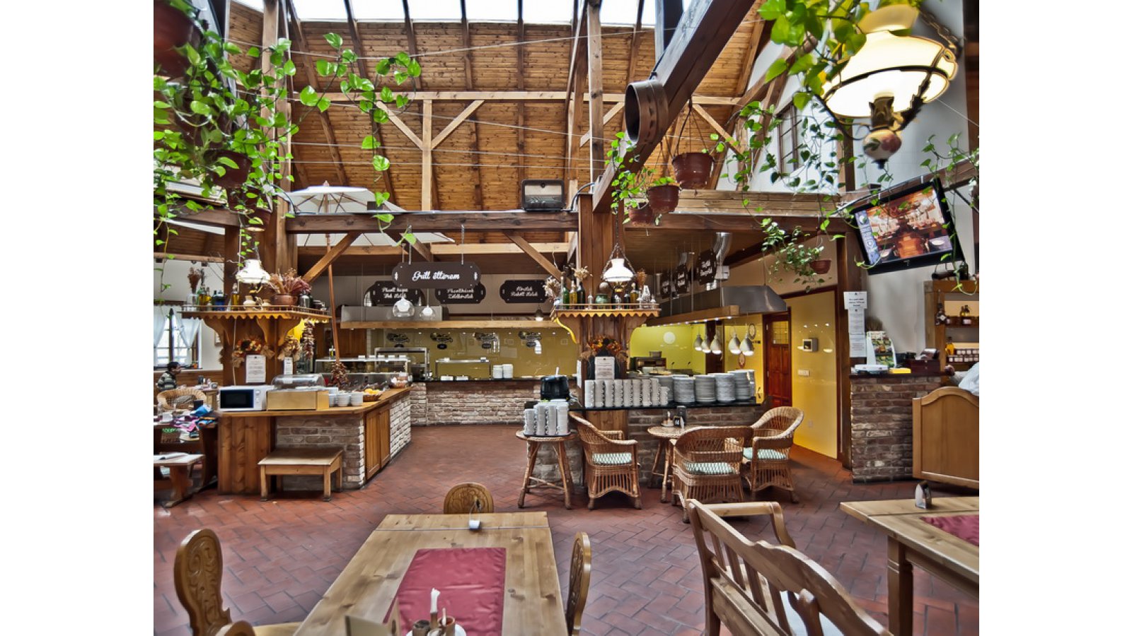 Gastland M1 Hotel, Étterem és Konferenciaközpont