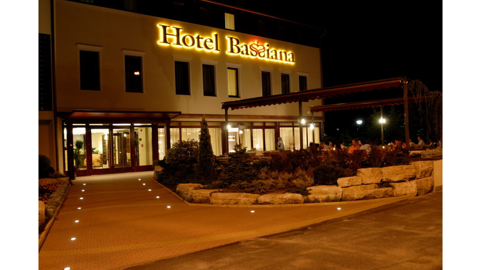 Bassiana Hotel és Étterem