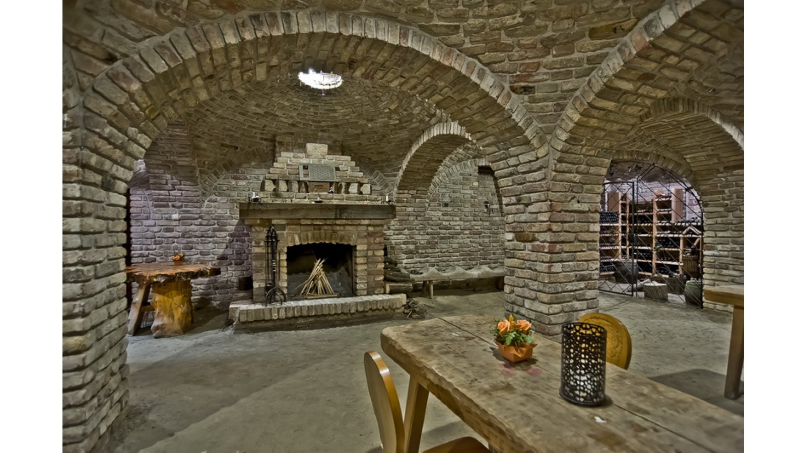 Gastland M1 Hotel, Étterem és Konferenciaközpont