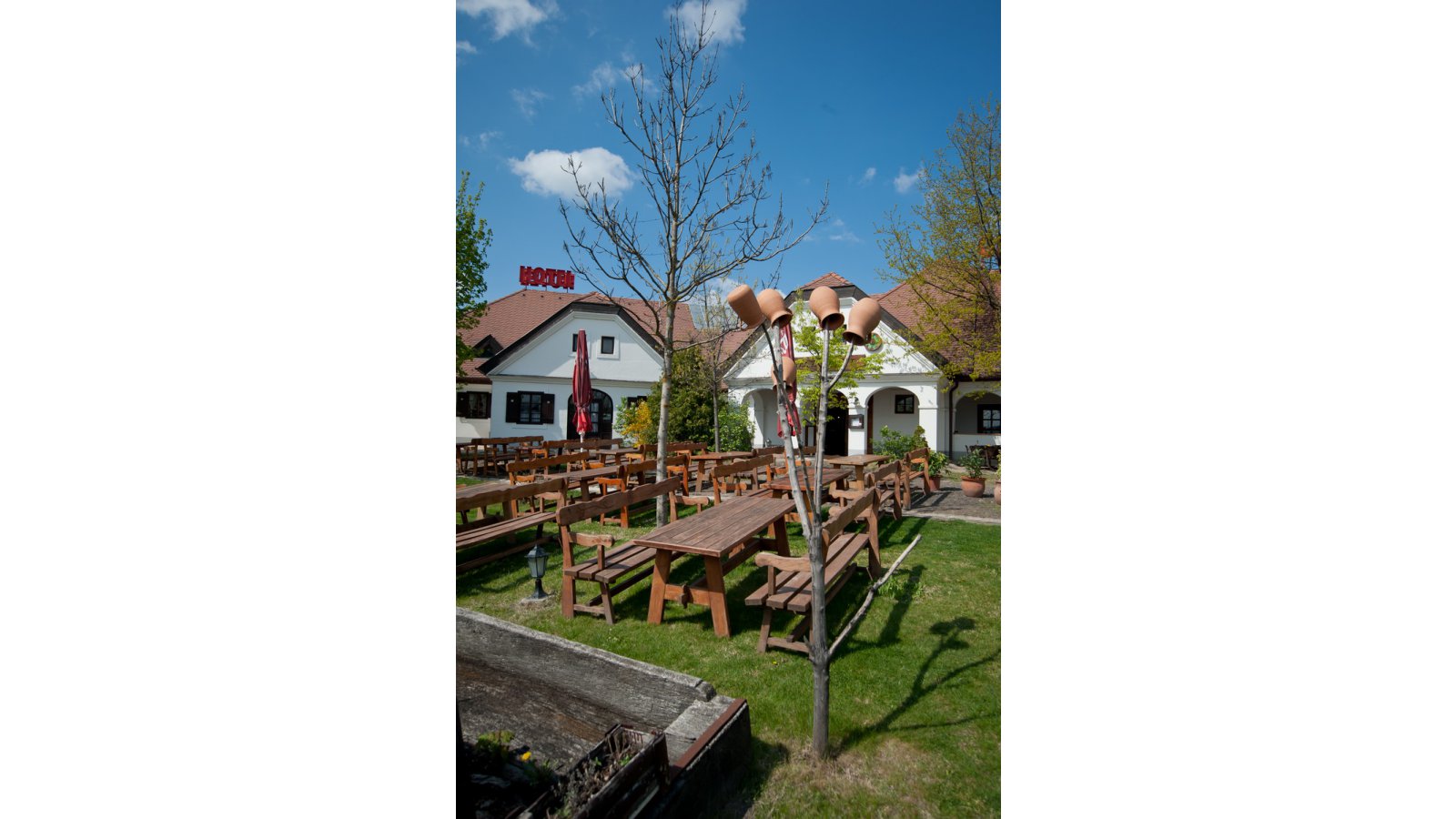 Gastland M1 Hotel, Étterem és Konferenciaközpont