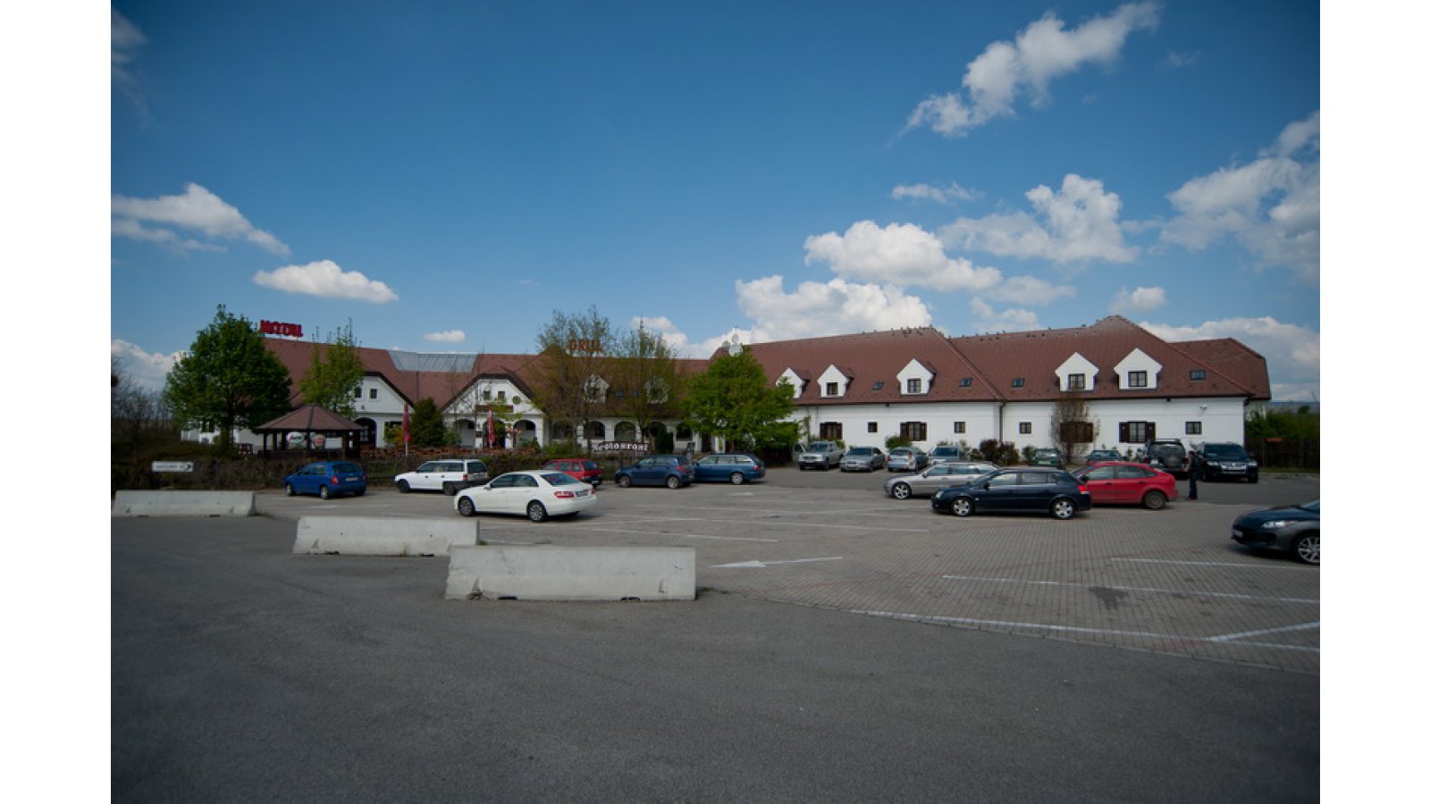 Gastland M1 Hotel, Étterem és Konferenciaközpont