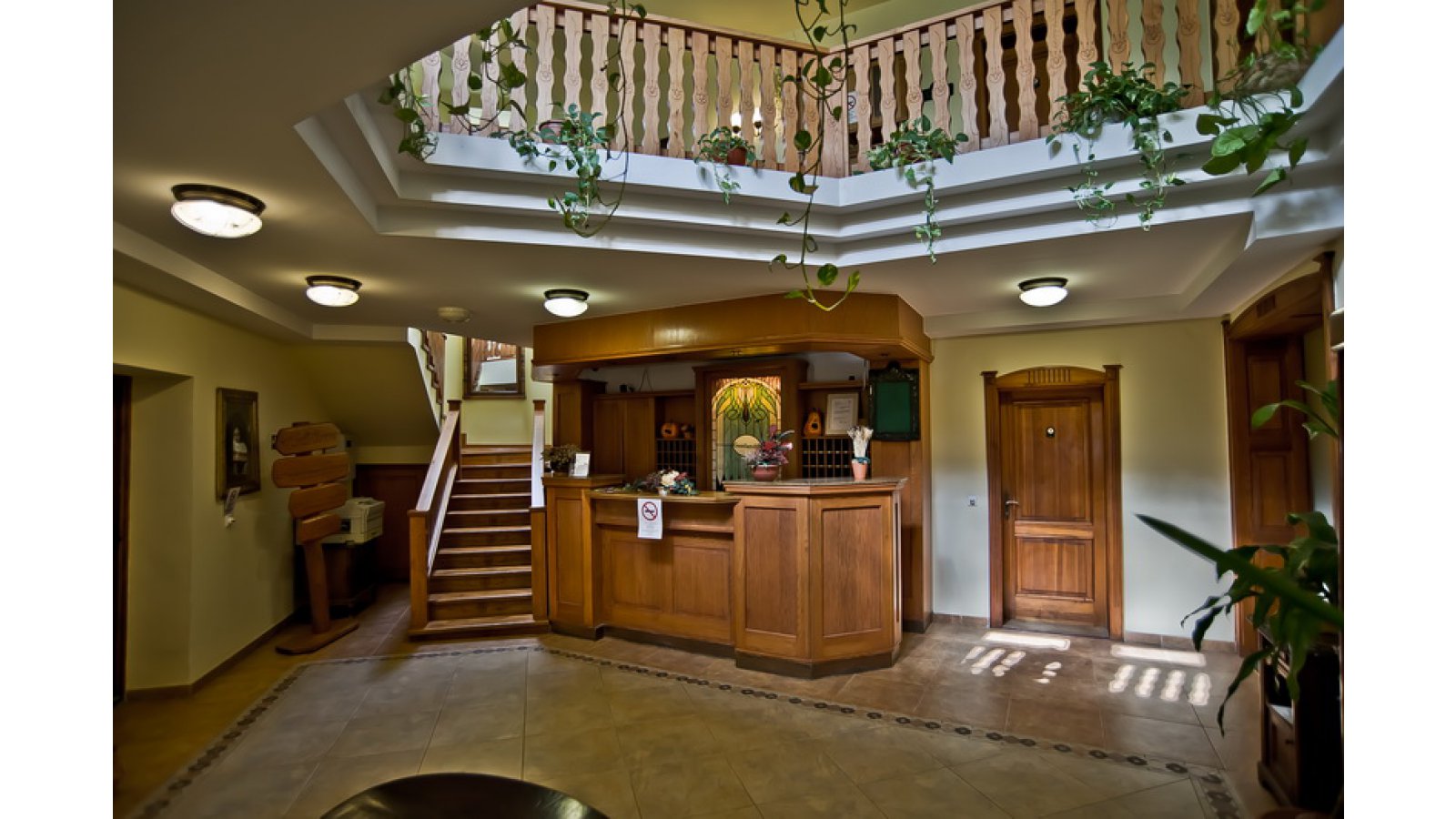 Gastland M1 Hotel, Étterem és Konferenciaközpont