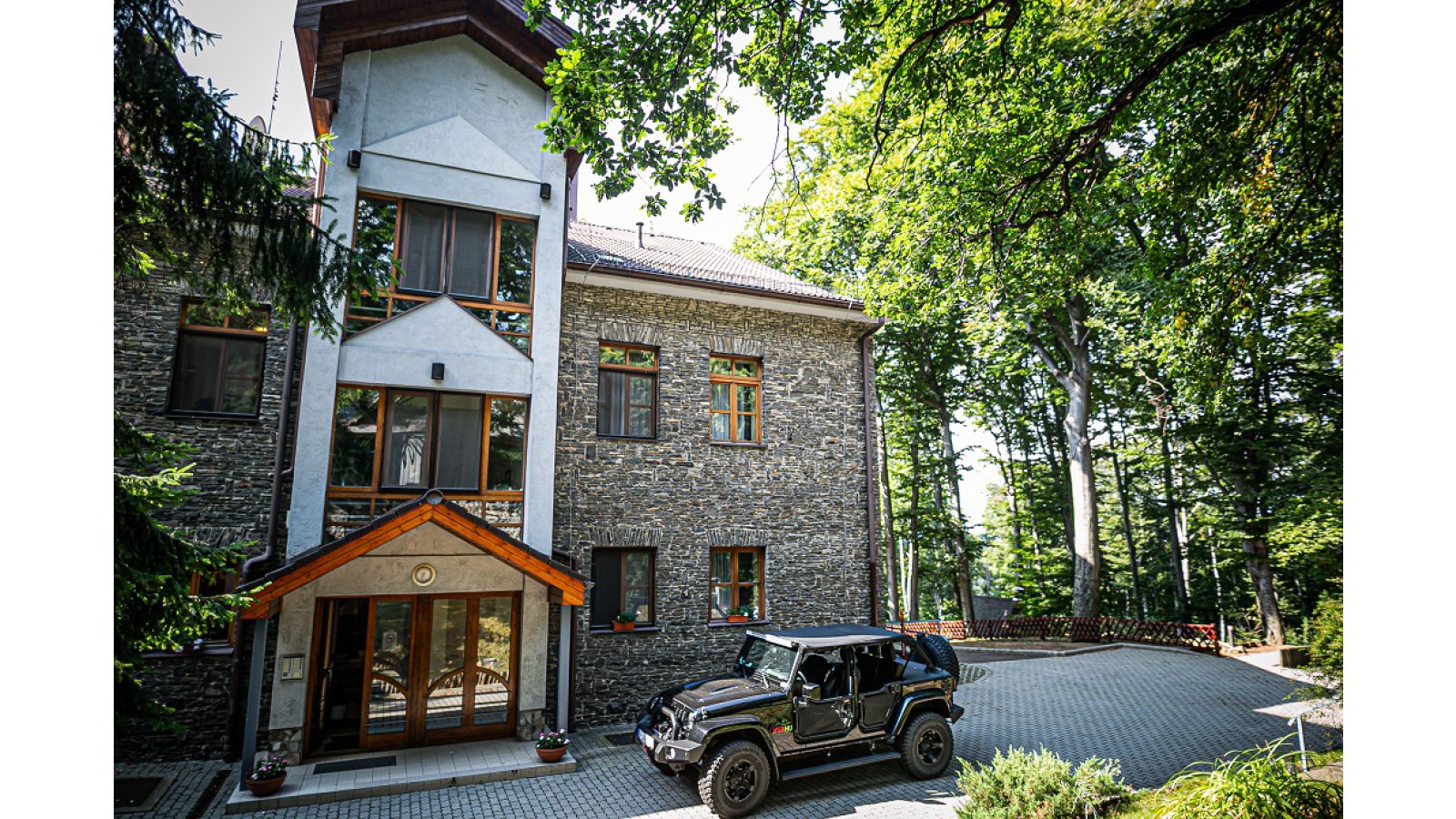 4 Évszak Hegyihotel