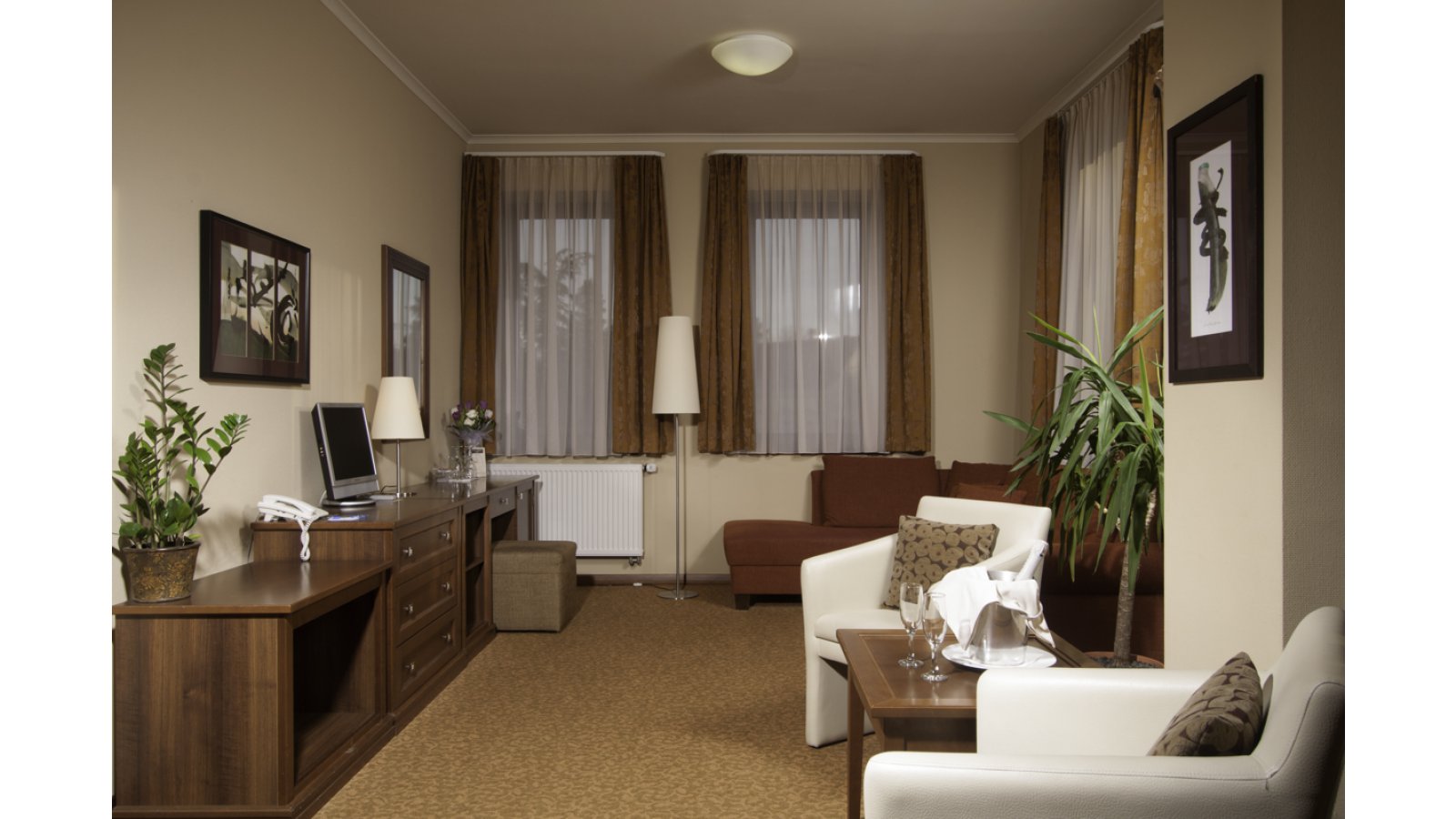 Bassiana Hotel és Étterem