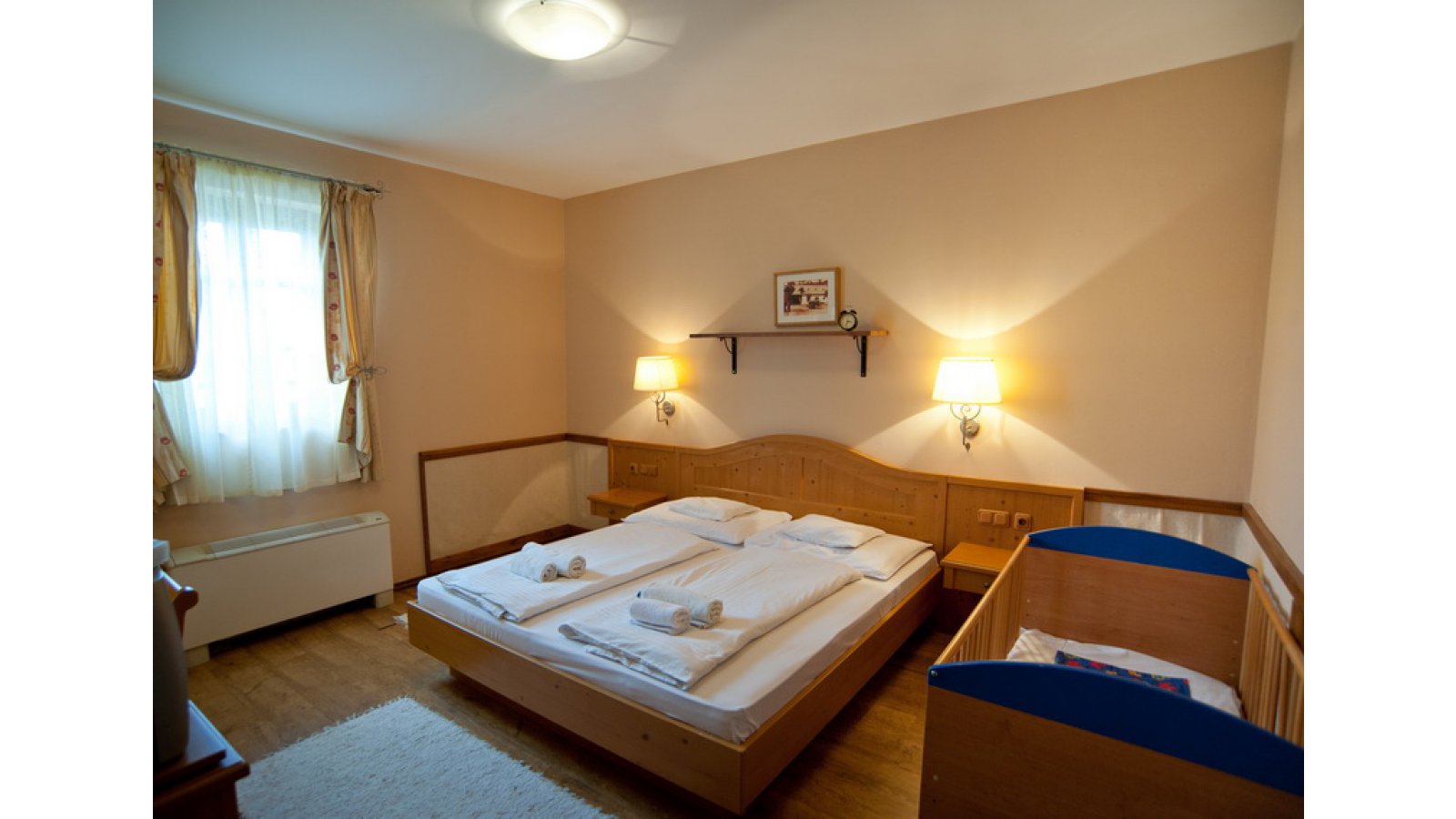 Gastland M1 Hotel, Étterem és Konferenciaközpont